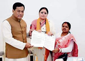 अग्निमित्रा पाॅल ने दामोदर नदी पर पुल बनाने को लेकर केंद्रीय मंत्री को ज्ञापन सौंपा