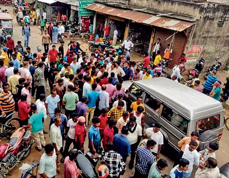 दिलीप घोष के काफिले से महिला हादसे का शिकार