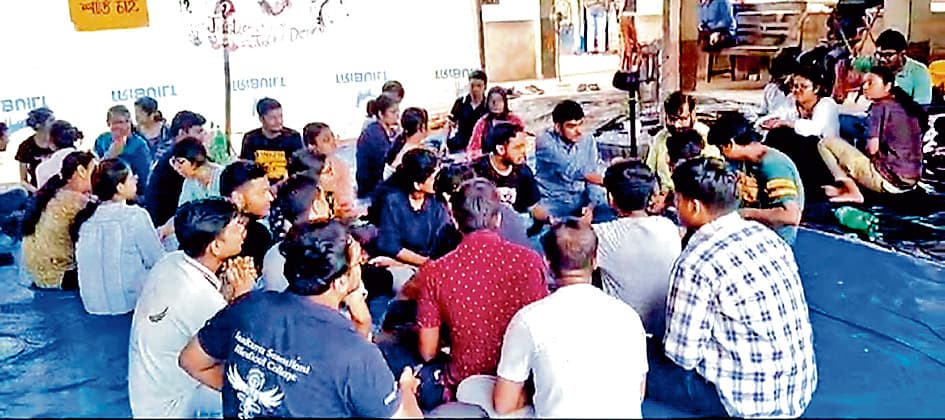 आरजी कर की घटना के विरोध में आंदोलनकरियों का प्रदर्शन जारी