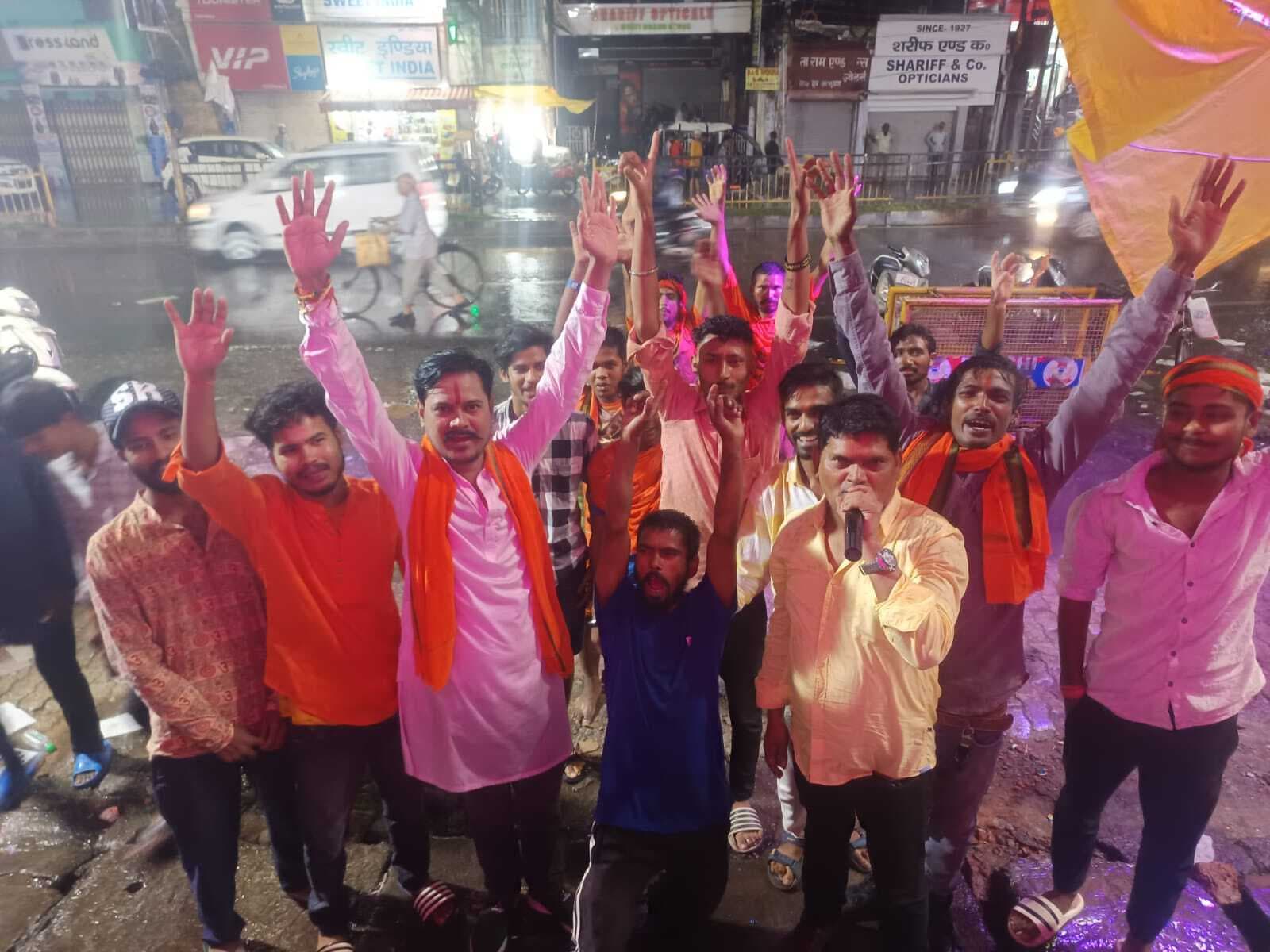 RANCHI NEWS SAWAN : पहाड़ी बाबा के दर्शन के लिए आधी रात से ही भक्तों की लगी कतार