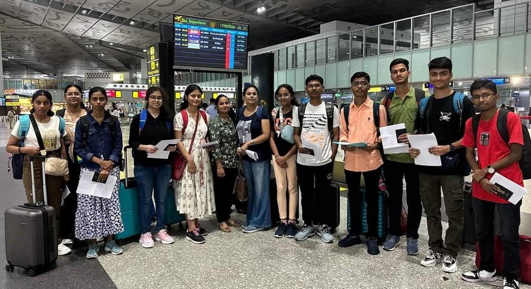 दी पेंटीकॉस्टल के 10 स्टूडेंट्स ने भरी मलेशिया की उड़ान