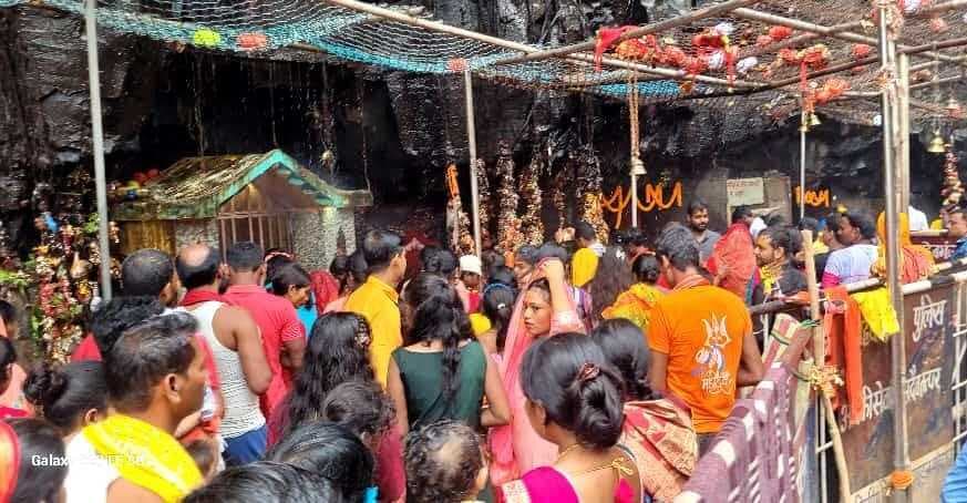 लीड :: बाबा गाजेश्वरनाथ को 20 हजार भक्तों ने किया जलार्पण