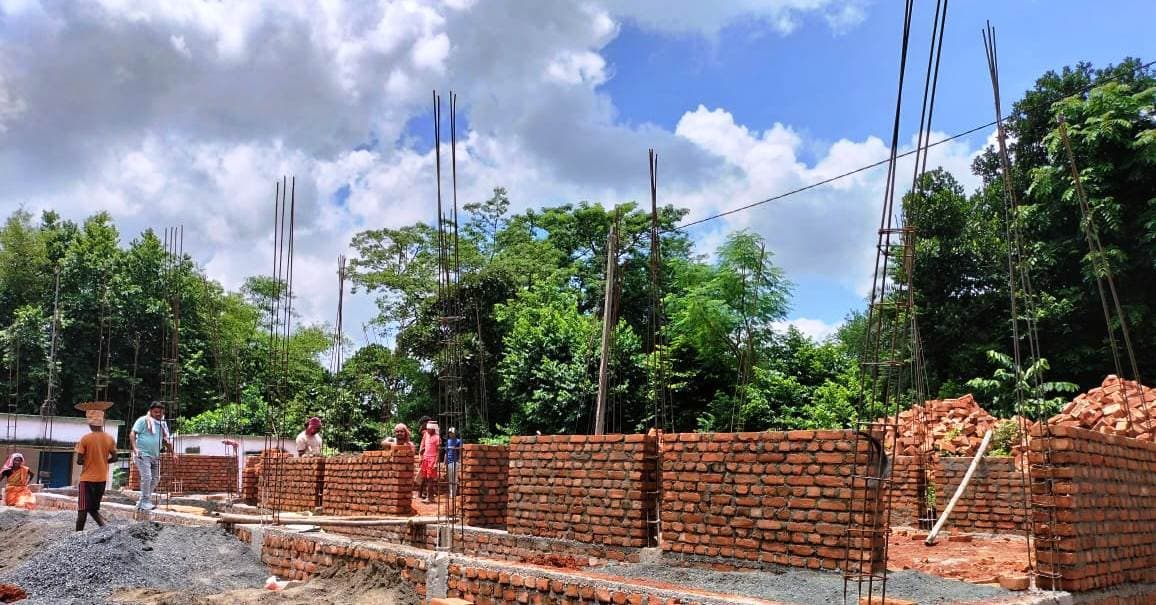 संवेदक पर स्कूल भवन निर्माण में लगा अनियमितता का आरोप