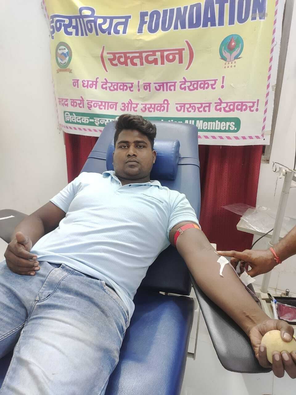 युवक ने गर्भवती माता के लिए किया रक्तदान