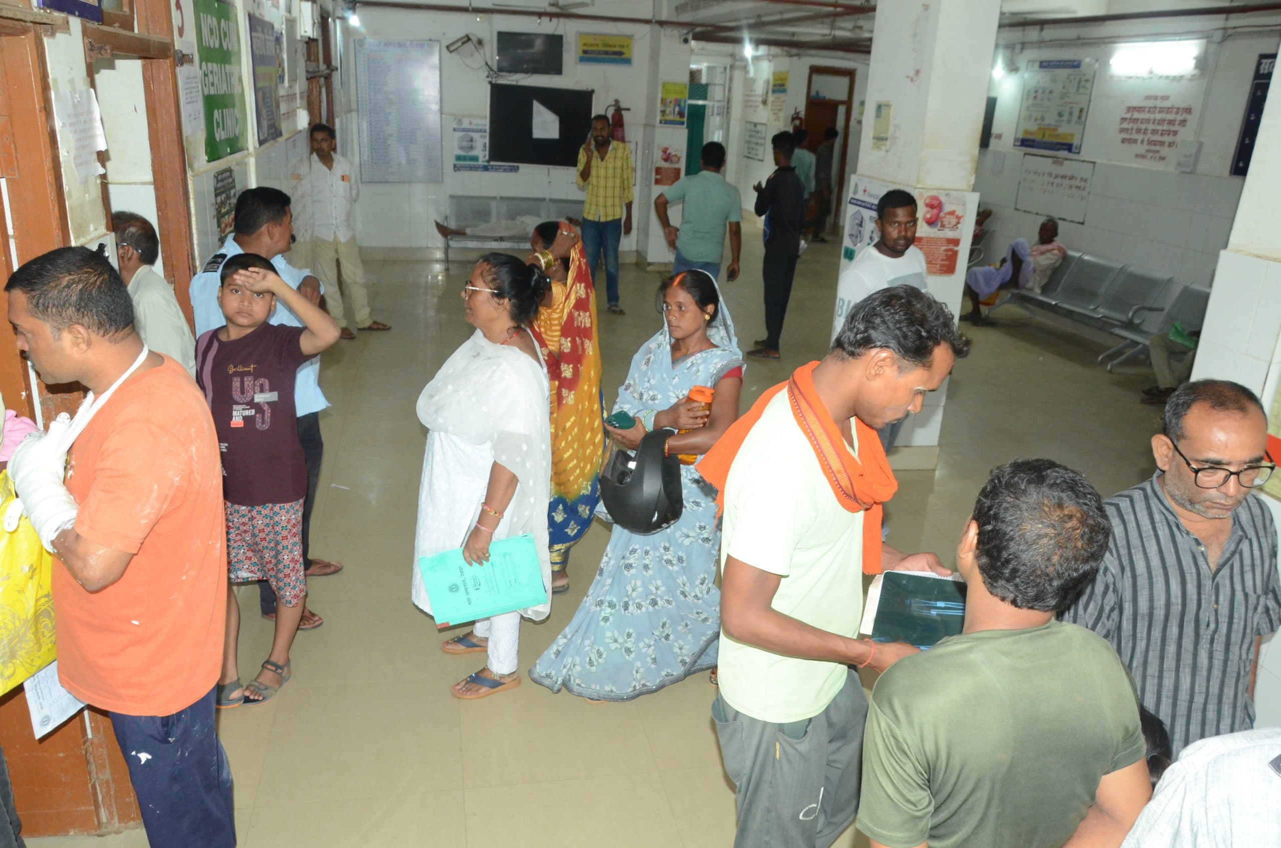 सर्दी, खांसी और बुखार के साथ टाइफाइड के रोगियों की संख्या बढ़ी