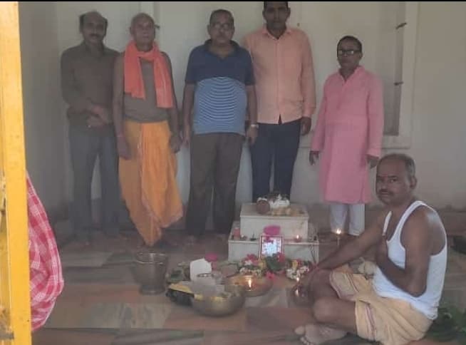 चौरसिया समाज ने की गरभू बाबा की विशेष पूजा