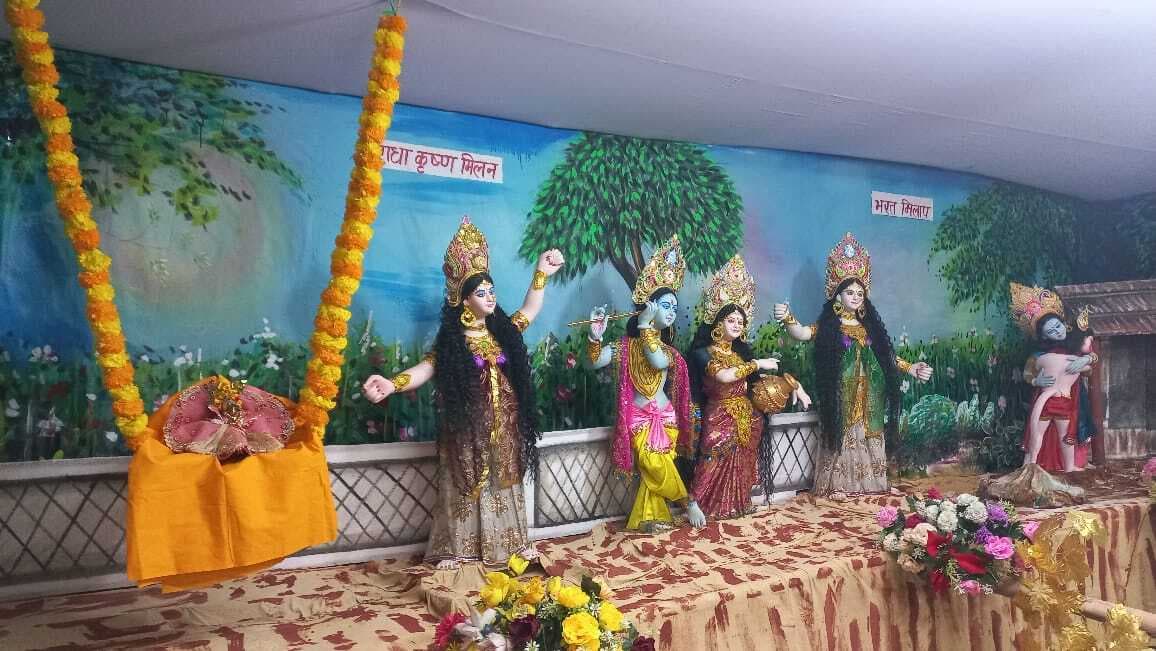 शंकर चौक ठाकुरबाड़ी व महावीर मंदिर में झूलन महोत्सव में श्रद्धालुओं की जुट रही भीड़