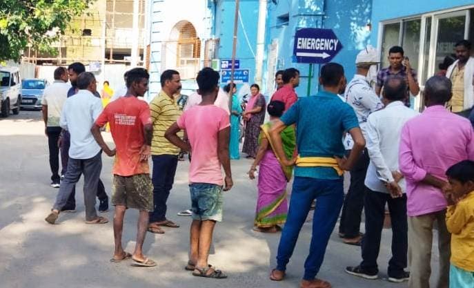 पिकअप वाहन के धक्के से बाइक सवार चाचा की मौत, भतीजा घायल