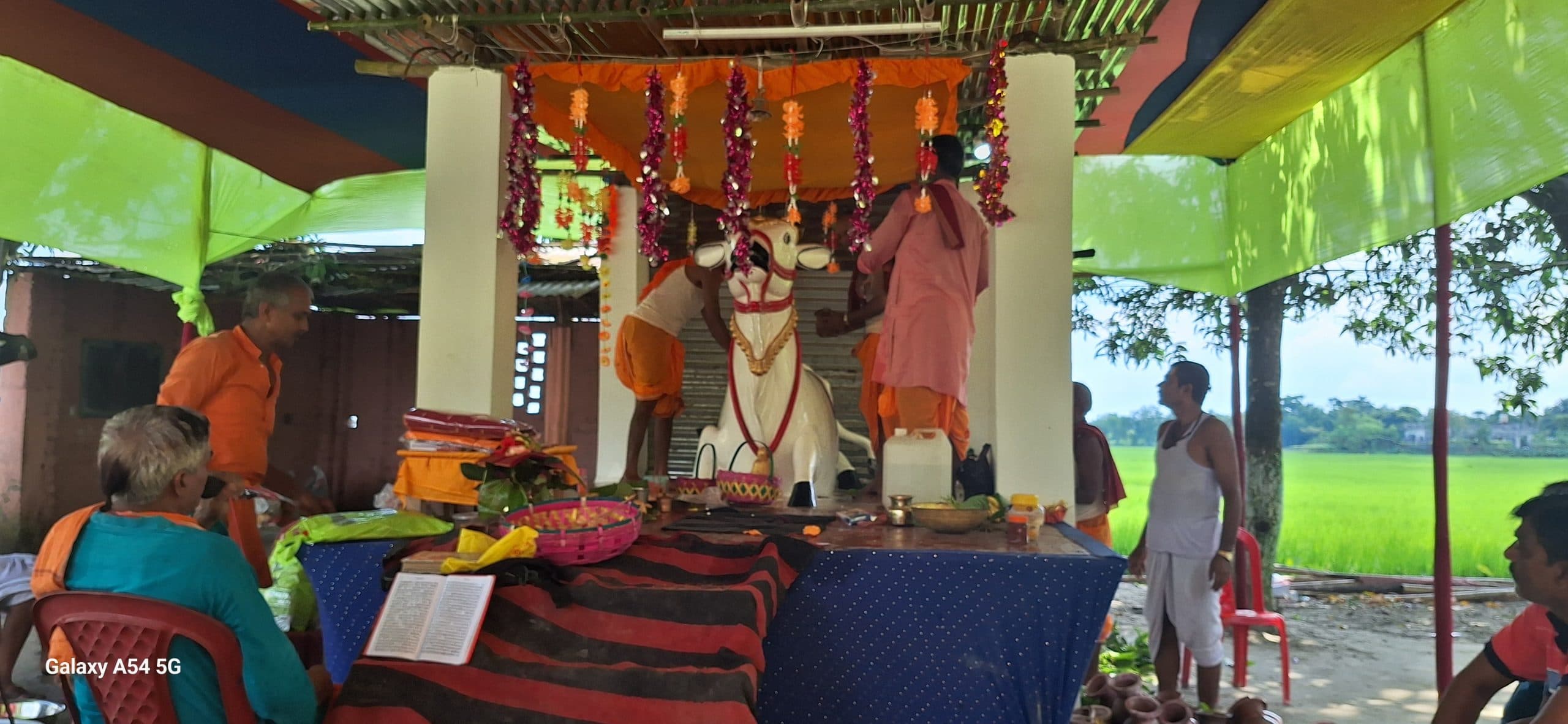 सावन मास की अंतिम सोमवारी पर सुंदरनाथ धाम में उमड़ी श्रद्धालु की भीड़