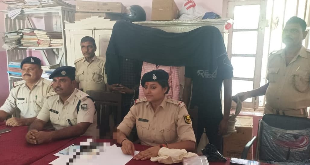 देसी कट्टा के साथ तीन अपराधी गिरफ्तार