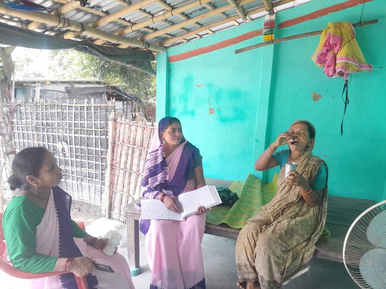 ठाकुरगंज प्रखंड में तेज हुई एमडीए अभियान, दवाई सेवन के प्रति लोगों में दिख रहा है उत्साह