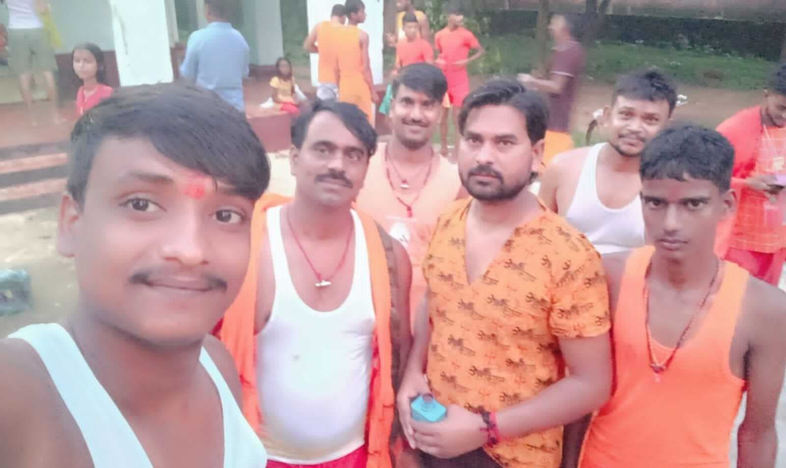 श्रद्धालुओं ने सोमवारी पर शिवालयों में किया जलाभिषेक