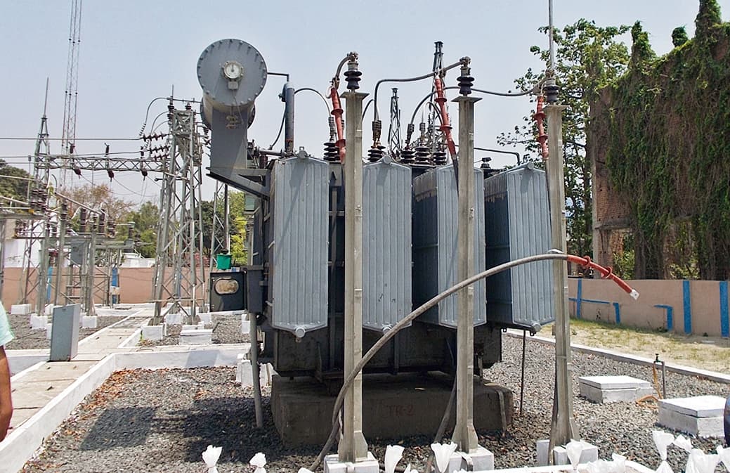 Saran News :छपरा : दिन भर में 10 बार कट रही बिजली, विभाग कह रहा-सप्लाइ फुल