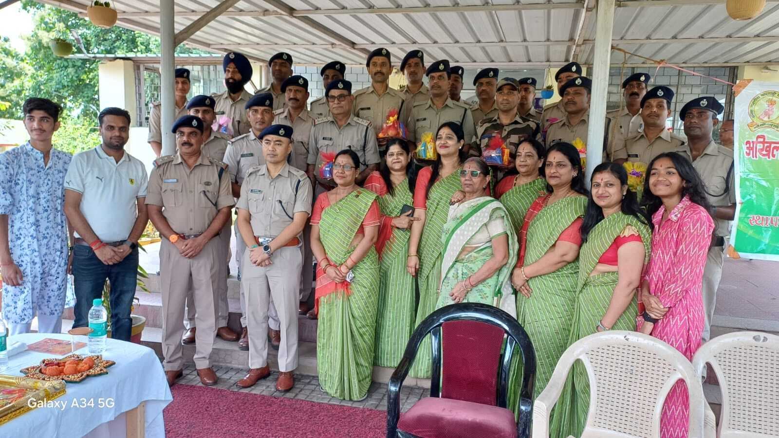 भाइयों की कलाई में बहनों ने बांधी स्नेह की डोर