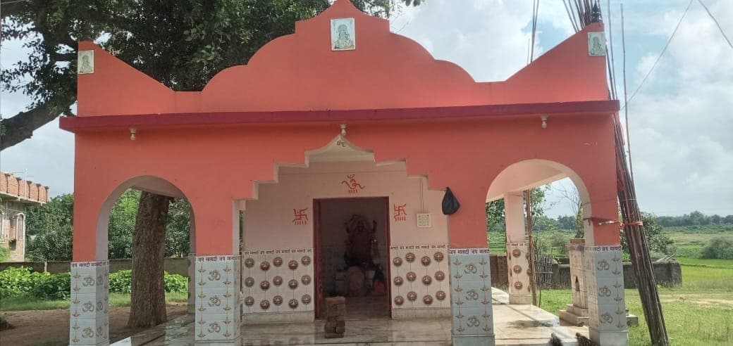 काली मंदिर से हजारों रुपये के जेवरात की चोरी