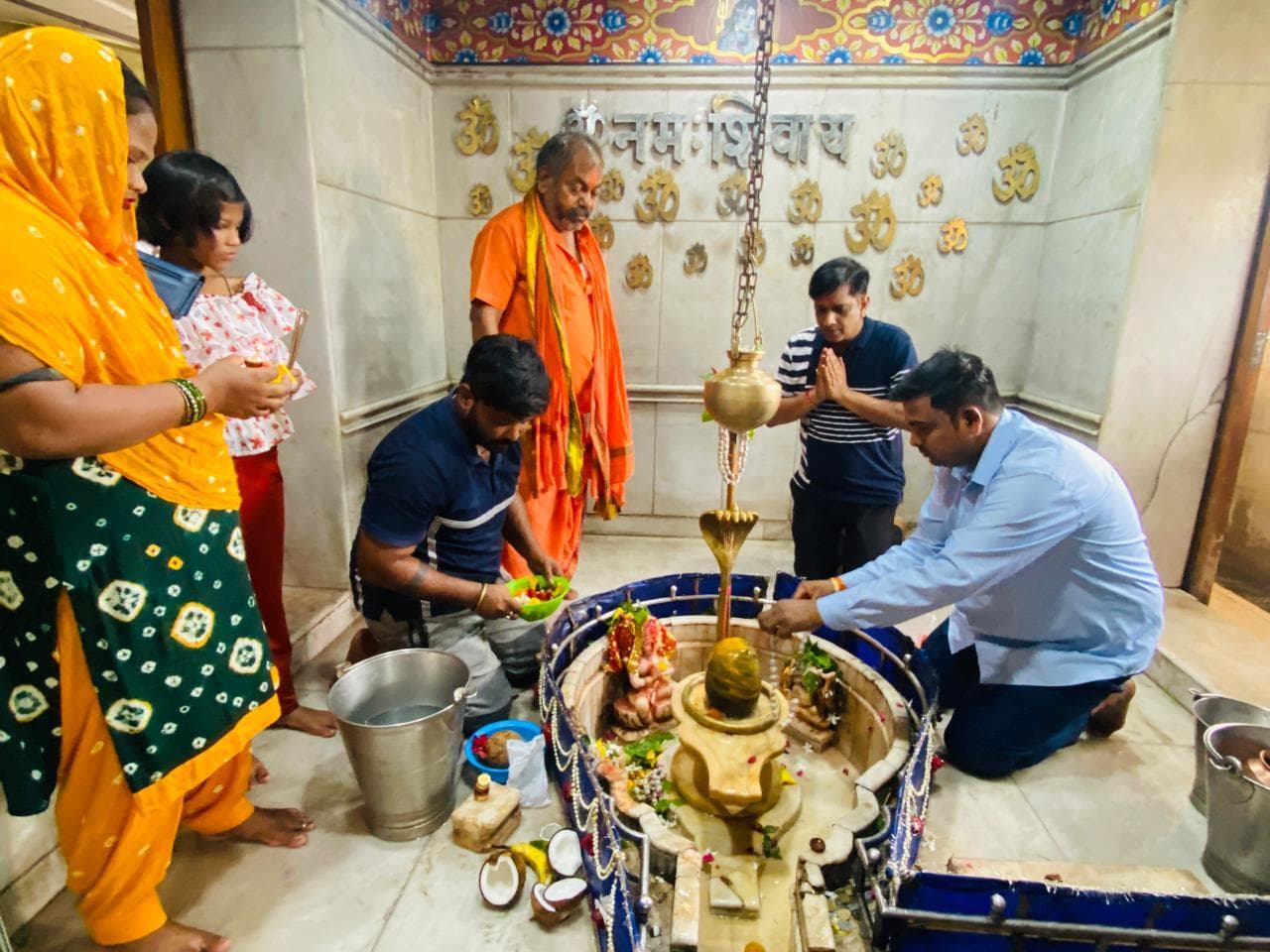 सावन की आखिरी सोमवारी पर उमड़ा आस्था का सैलाब, हर-हर महादेव से गूंजे शिवालय