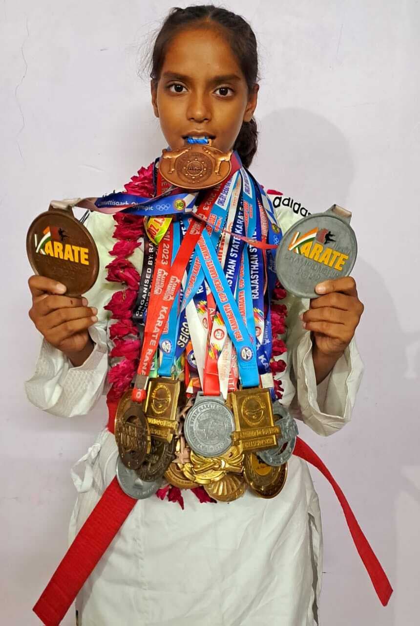 झाझा की बेटी ने वेस्ट जोन कराटे चैंपियनशिप में पायी सफलता