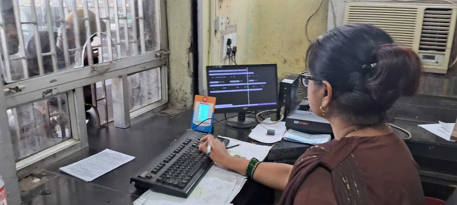 जमालपुर स्टेशन पर लगाया गया डायनेमिक क्यूआर कोड, यात्रियों को मिली बड़ी सुविधा