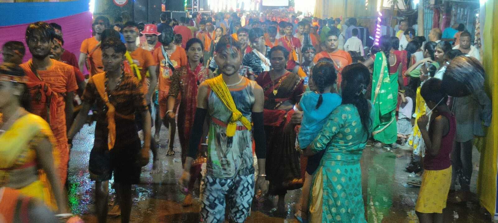 शिव मंदिरों में उमड़ा आस्था का सैलाब, गूंजा हर हर महादेव का जयघोष