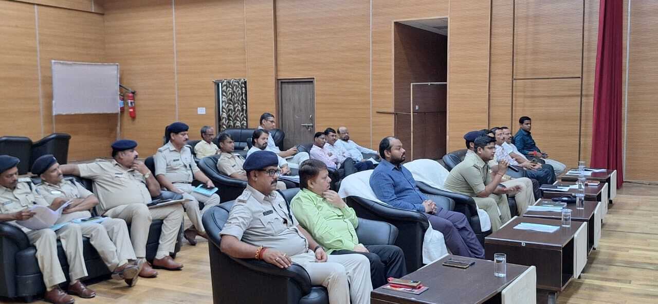 सिपाही भर्ती परीक्षा आज, आयोग के निर्देशों का पालन करते परीक्षा का करें संचालनः डीएम