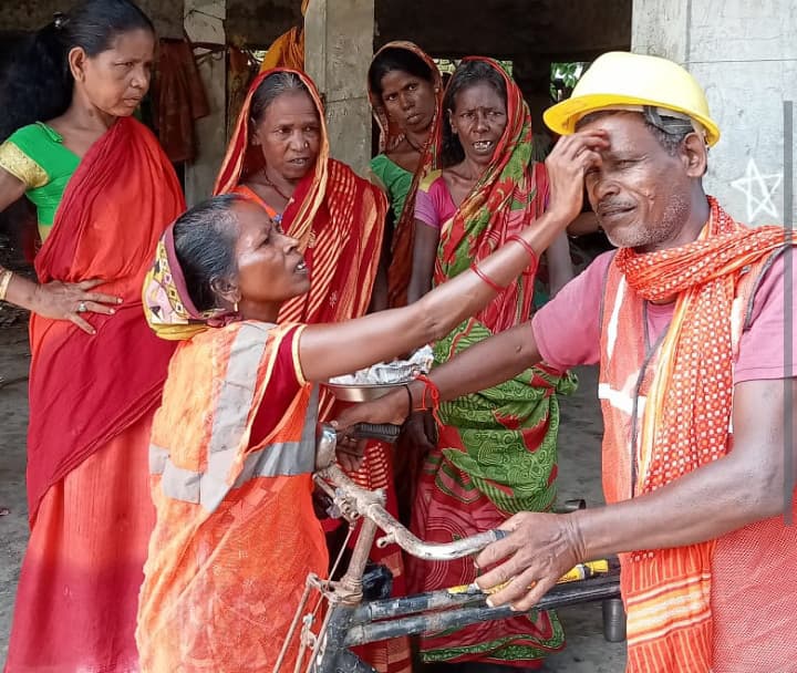 स्वच्छताकर्मियों को बांधा स्वच्छता रक्षा सूत्र