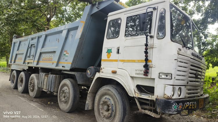 मल्टी मल्टीटास्किंग चेक पोस्ट पर पहले दिन दो ट्रक जब्त