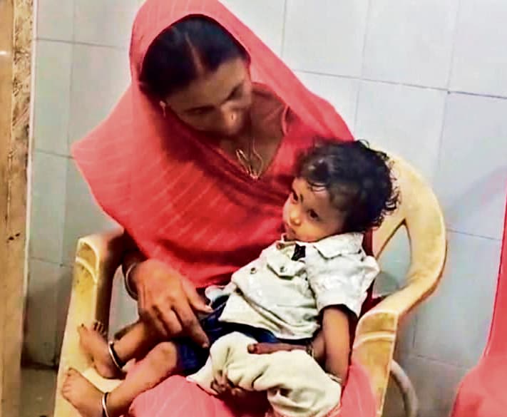 बच्चे ने सपोले को दांत से काट मौत के घाट उतारा