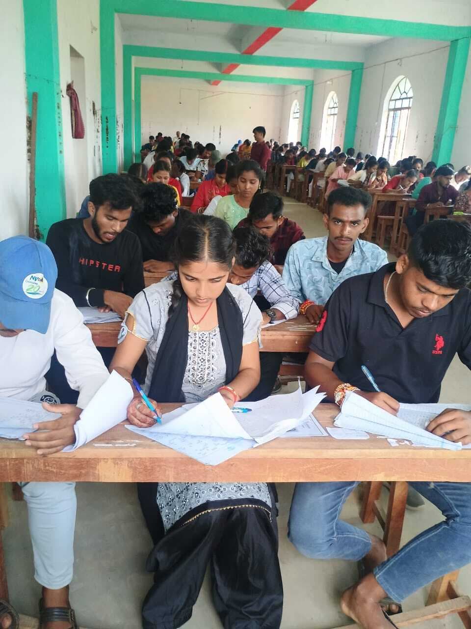 डॉ अरविंद कुमार कॉलेज में सेमेस्टर दो की परीक्षा में 455 परीक्षार्थी हुए शामिल