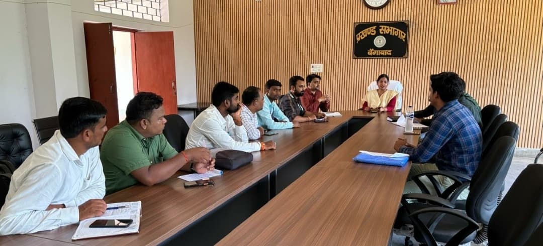 खाता फ्रीज करने के पहले बैंक कर्मी ग्राहकों का रखें ख्याल : बीडीओ