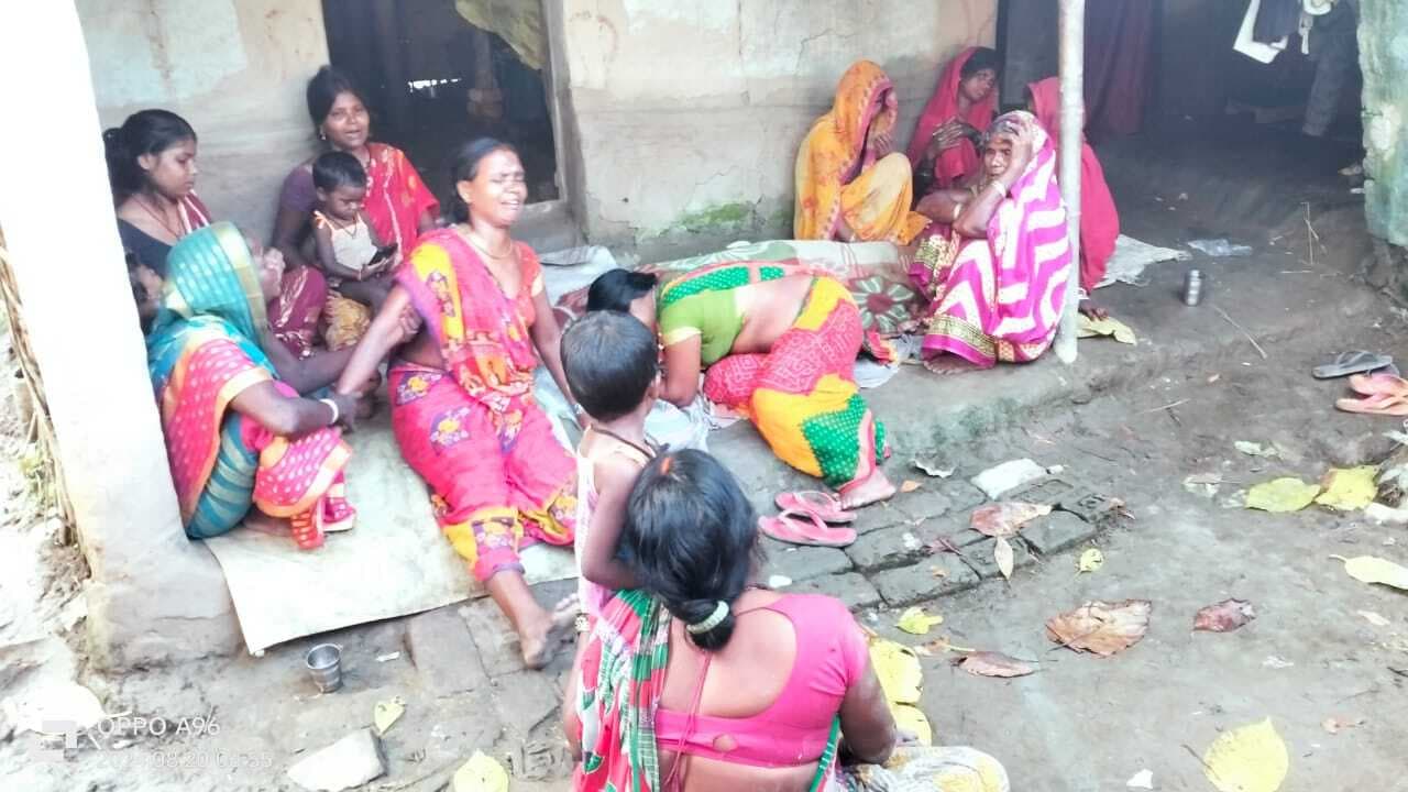 दो बाइक की आमने-सामने की टक्कर में एक की मौत, दो घायल