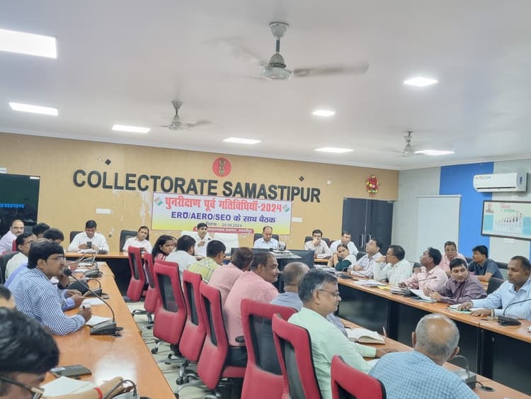 स्कूल उन्नयन कार्य अधूरा रहने पर डीएम ने सभी बीडीओ व बीईओ से पूछा स्पष्टीकरण