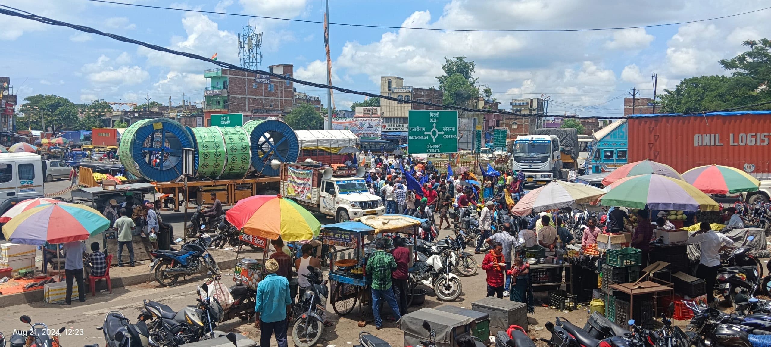 बरही में  रांची-पटना उच्च पथ पर वाहनों की लगी लाइन