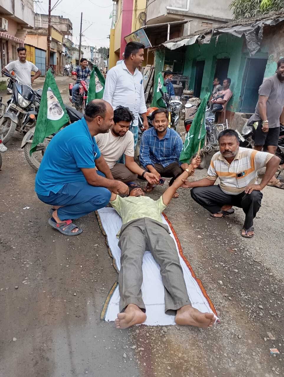 भारत बंद : राजमहल में भारत बंद का दिखा मिला-जुला असर, आवागमन प्रभावित