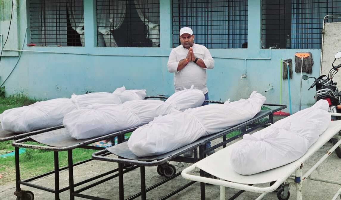 मुक्तिधाम सेवा संस्था ने चार अज्ञात शवों का किया अंतिम संस्कार