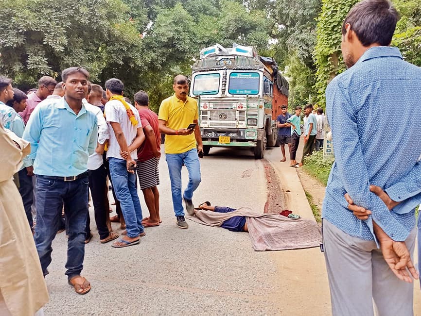 दावथ में ट्रक की चपेट में आने से एक की मौत