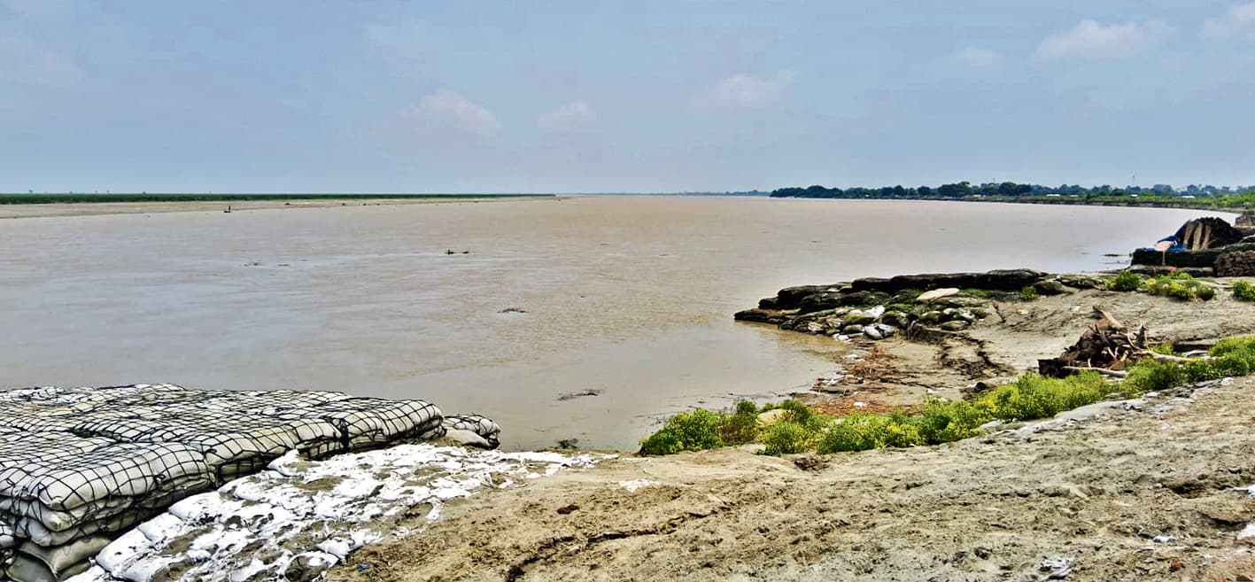 नेपाल में बारिश से उफनायी गंडक, खतरे के निशान से 72 सेमी ऊपर पहुंची नदी