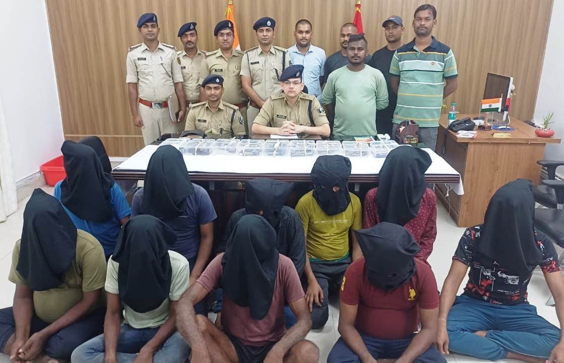 छह मिनीगन फैक्टरी का उद्भेदन, 11 गिरफ्तार