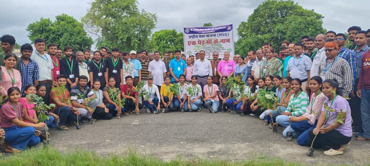 छात्रों को पेड़ के साथ एक भावनात्मक रिश्ता रखने की जरूरत : कुलपति