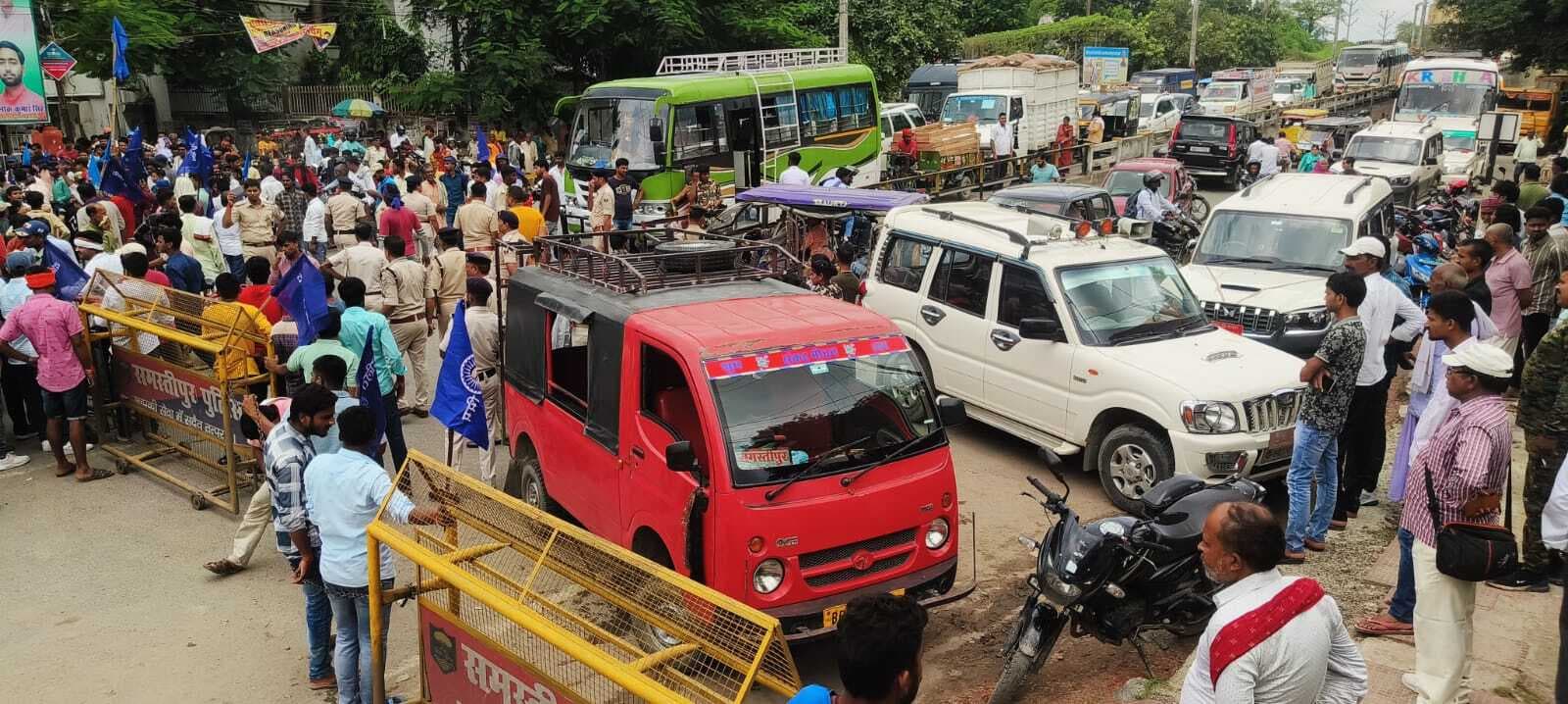 एससी एसटी आरक्षण के वर्गीकरण को लेकर सुप्रीम कोर्ट के फैसले के विरोध में बंद कर मिलाजुला असर