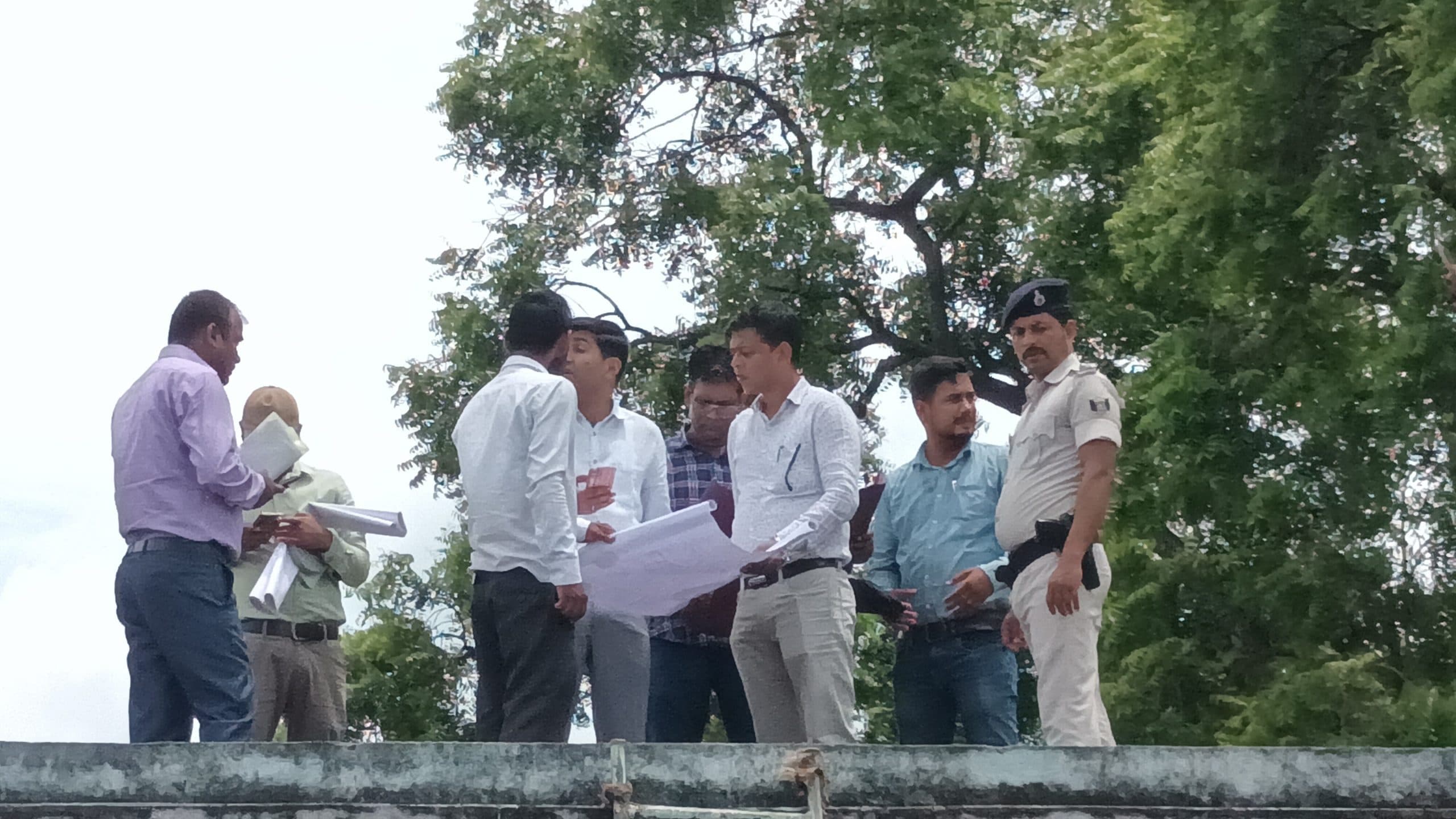 वारिसनगर में विद्युत केंद्र निर्माण का डीएम ने लिया जायजा