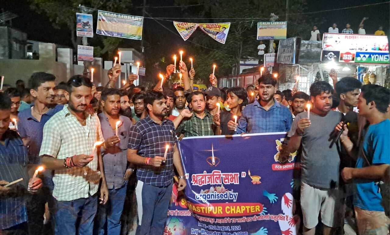 लेट्स इंस्पायर बिहार के बैनर तले युवाओं ने निकाला कैंडल मार्च