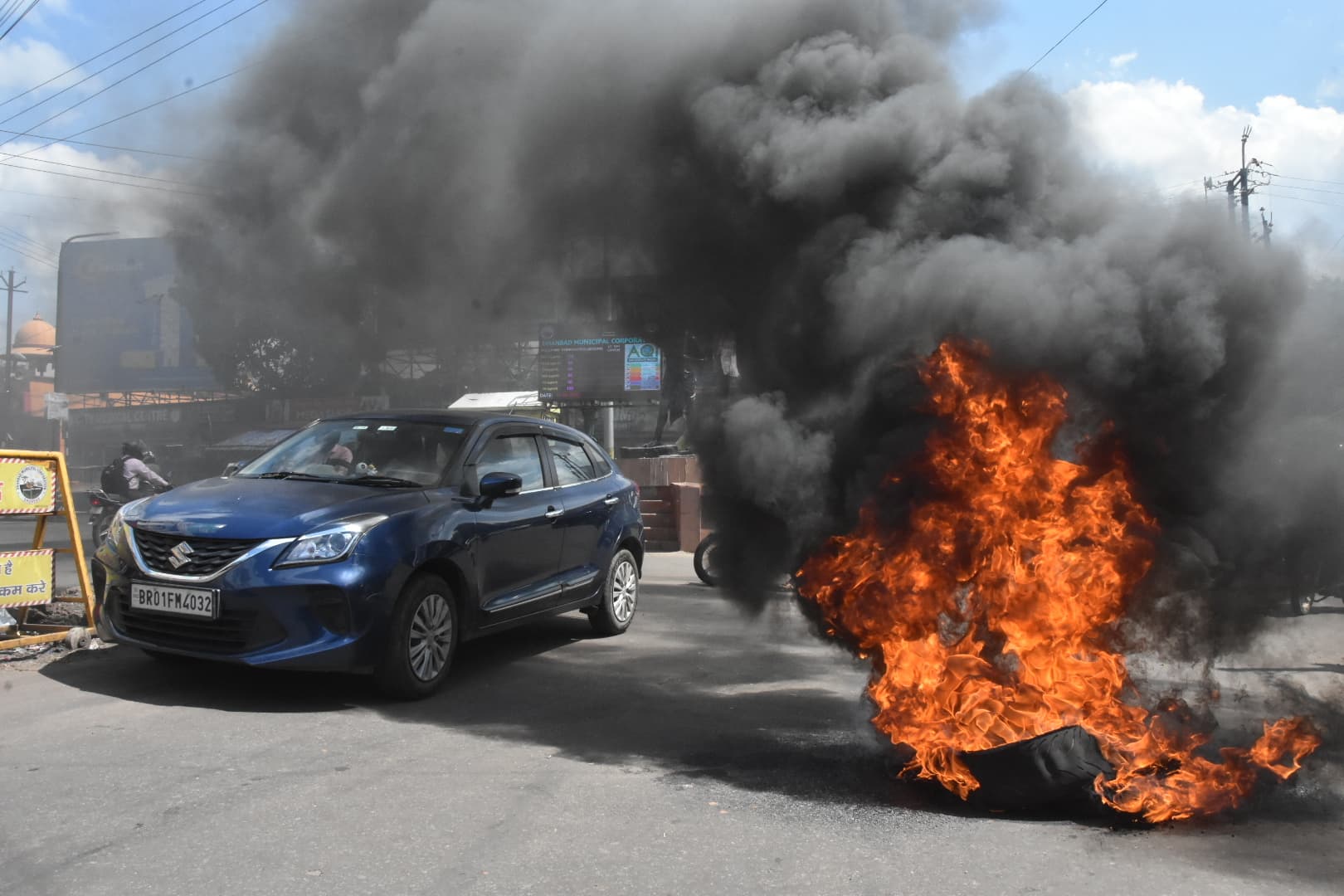 भारत बंद का धनबाद में दिखा असर, कई जगह तोड़-फोड़