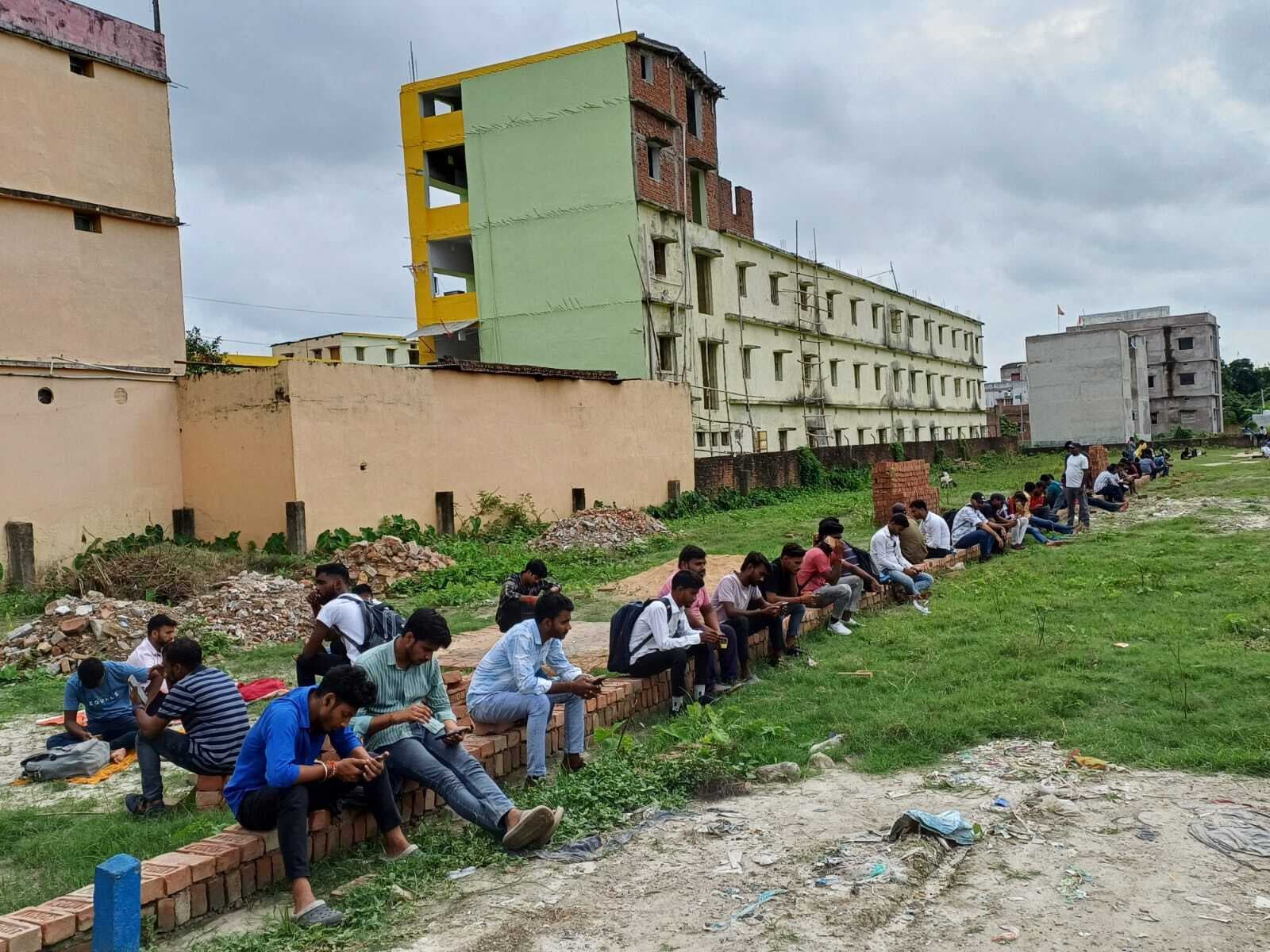 सिपाही भर्ती परीक्षा : आसान आये प्रश्न समय से पहले ही अभ्यर्थियों ने कर लिया हल