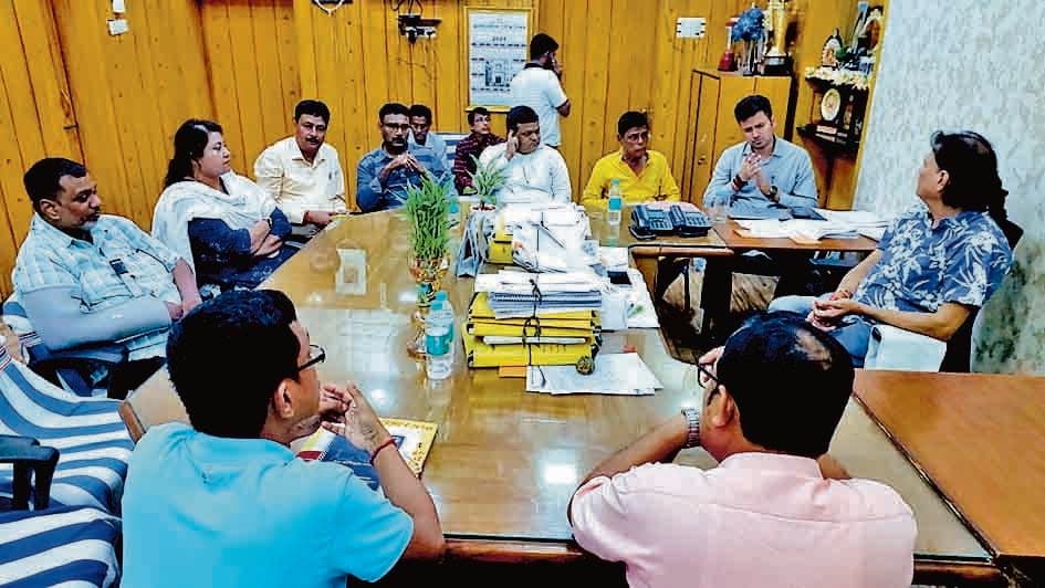 जल समस्या व सड़कों की मरम्मत के मुद्दे पर बैठक