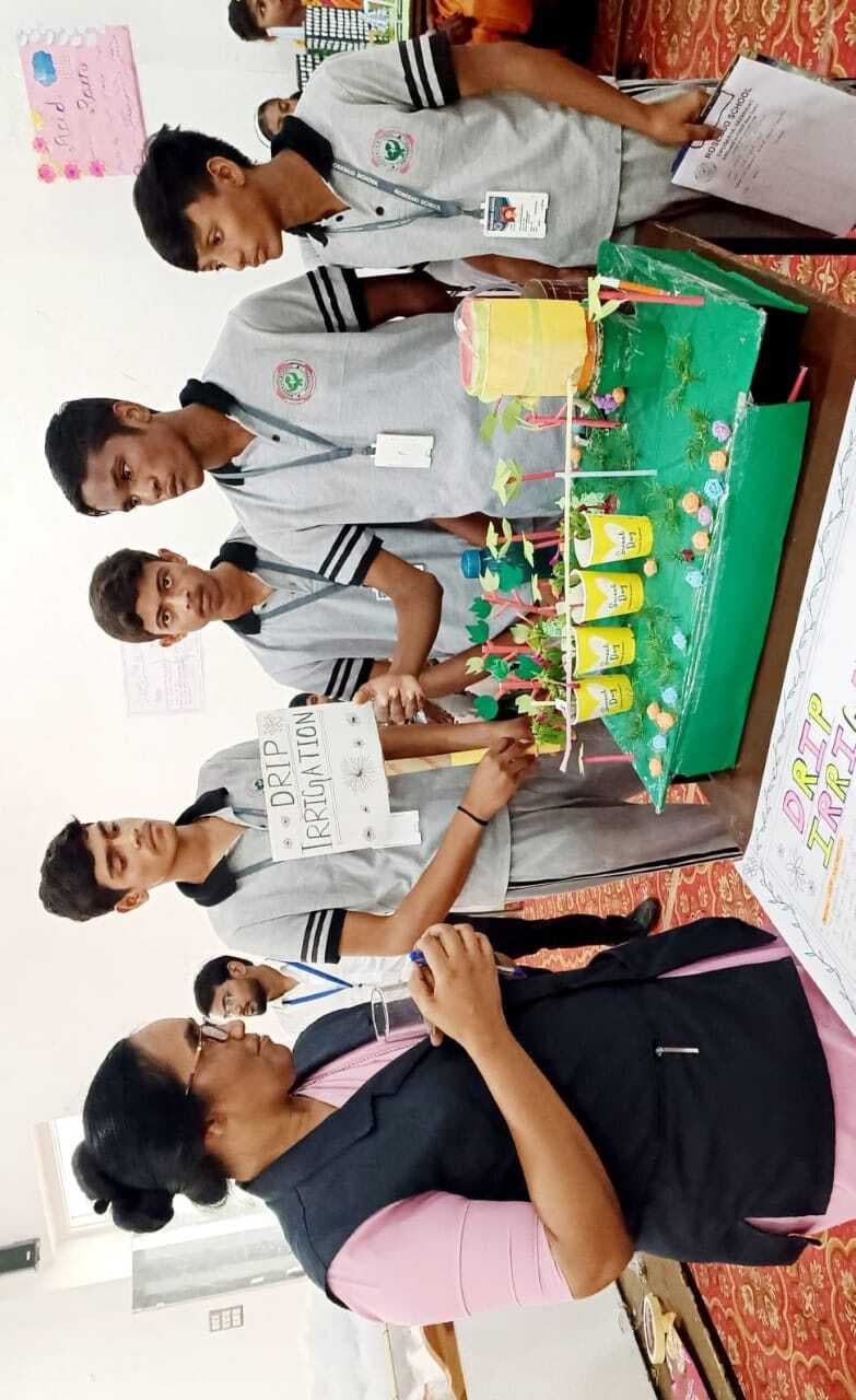 रोजबड स्कूल में विद्यार्थियों ने लगायी विज्ञान प्रदर्शनी