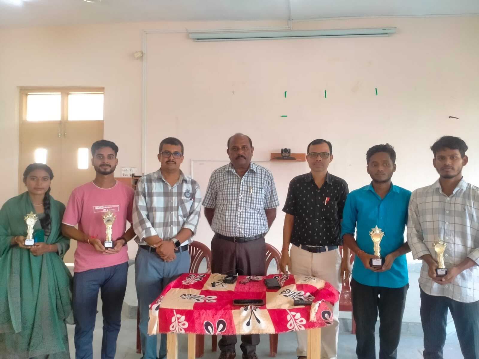 क्विज में अर्जुन, विवेक व राहुल ने मारी बाजी, मिले पुरस्कार