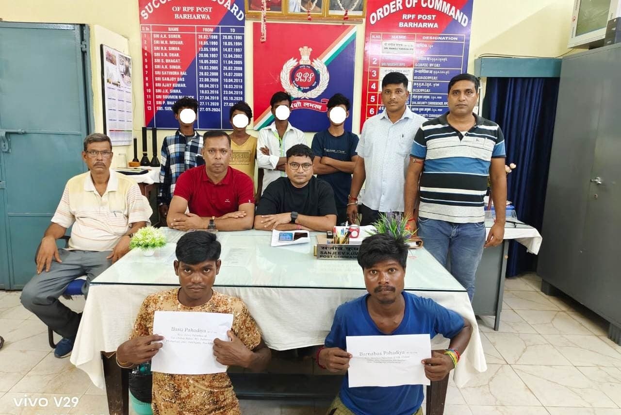 चार नाबालिग को आरपीएफ व जीआरपी ने कराया मुक्त, दो गिरफ्तार