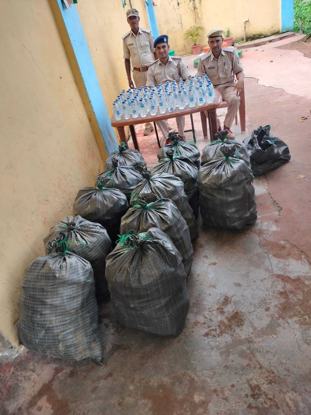 1430 बोतल नेपाली शराब के साथ तस्कर गिरफ्तार