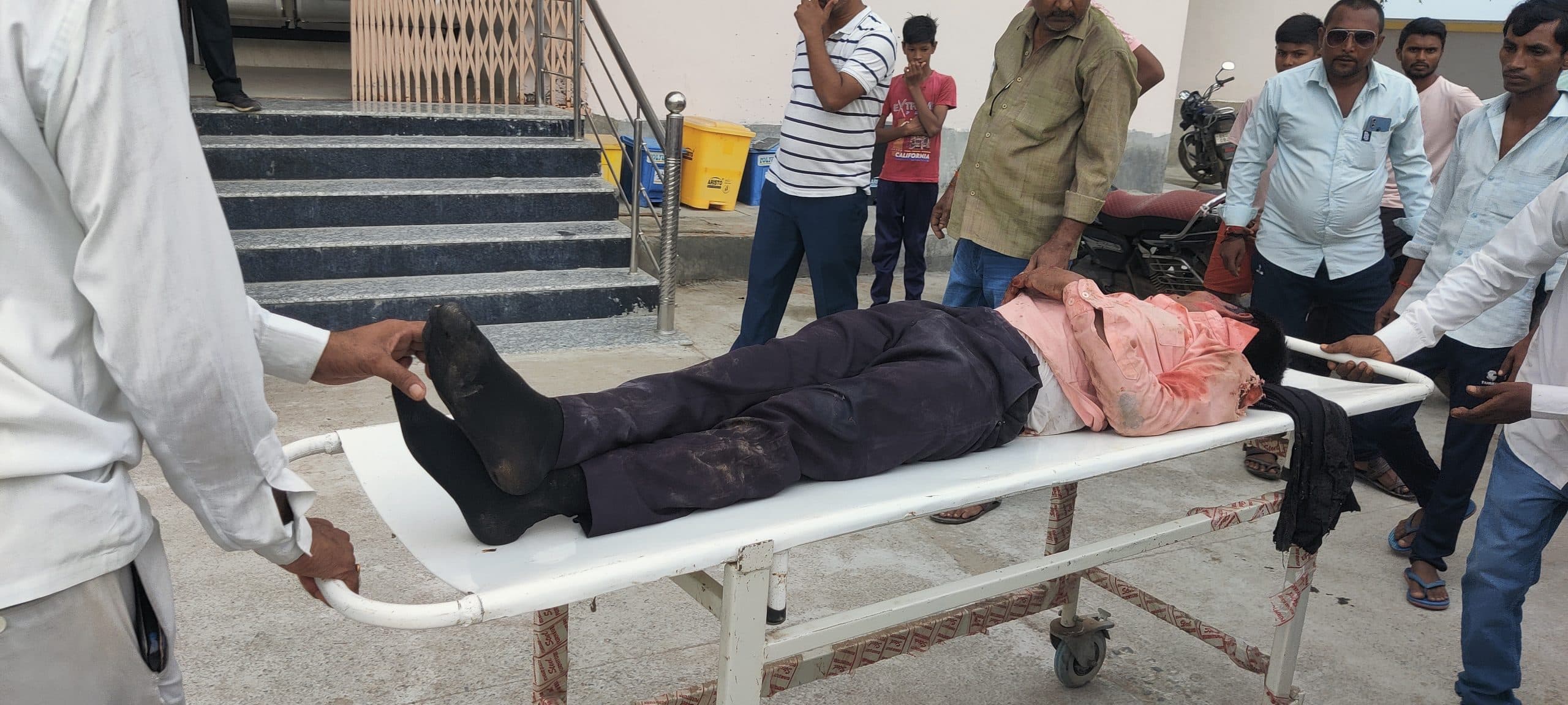 सड़क दुर्घटना में बाइक सवार युवक गंभीर रूप से घायल