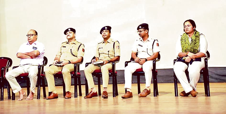 पुलिस का साइबर सुरक्षा पर जागरूकता कार्यक्रम